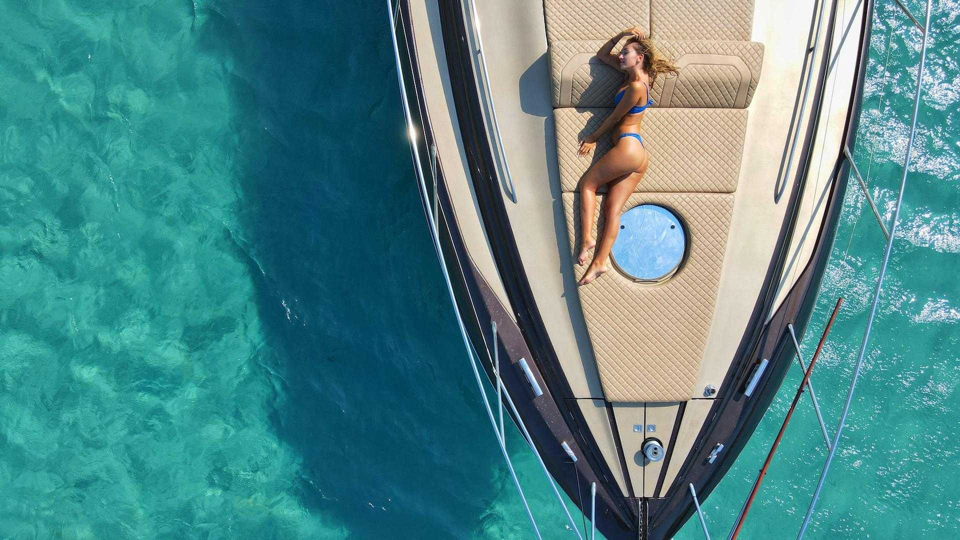 5 waves yacht