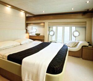 lavitalebela-yacht-charter-master-cabin