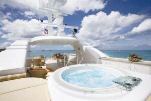 perle-bleue-yacht-charter-pool